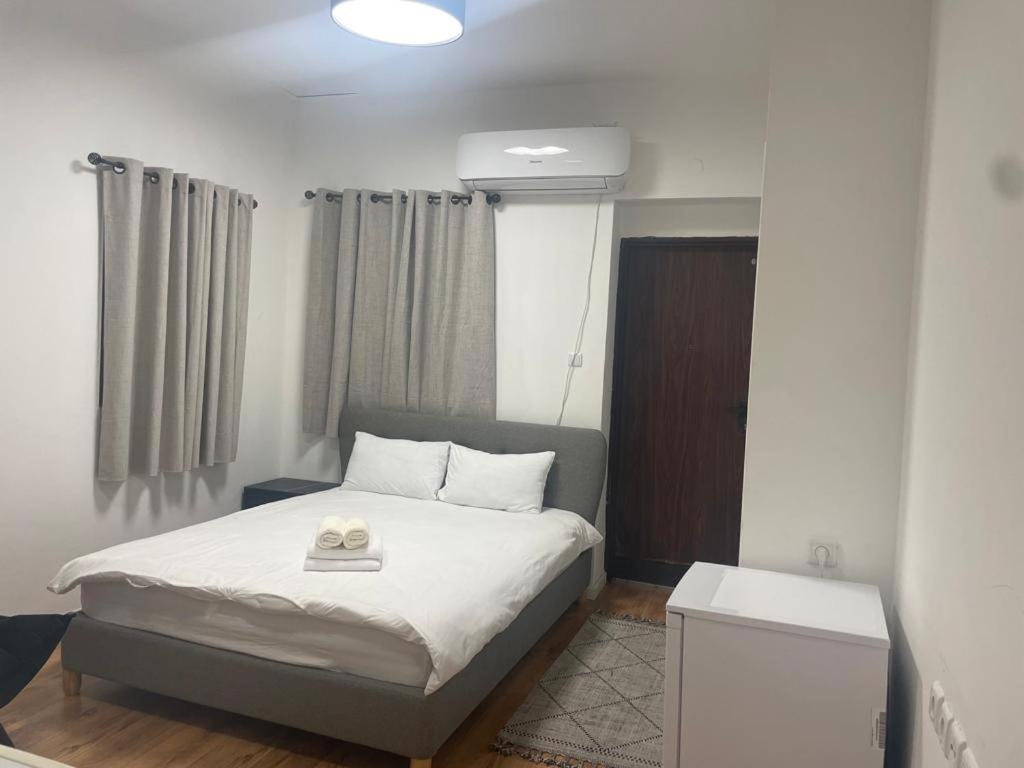 The Lion Hotel 海法 外观 照片